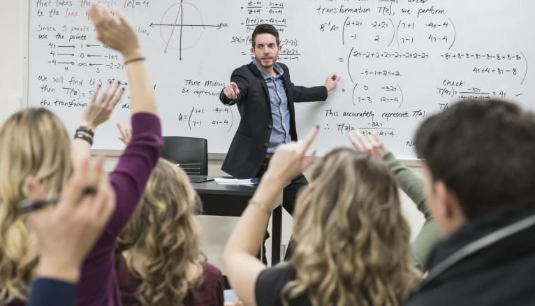 je me permets de vous écrire en anglais